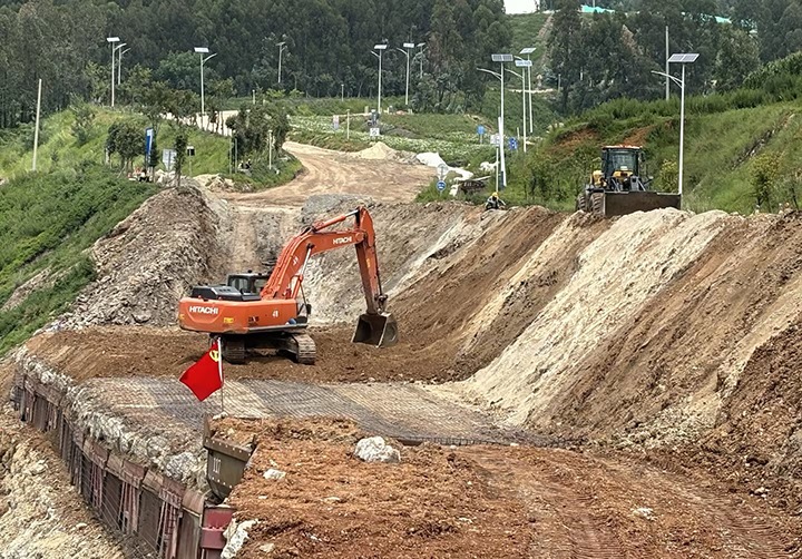 安全生产重于泰山——先锋煤业东环线运输道路改造工程圆满竣工